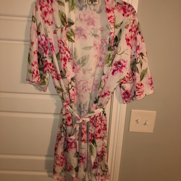 Robe - Picture 1 of 1